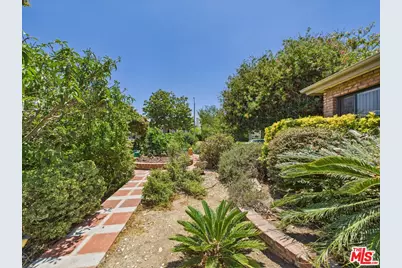 7449 Kentwood Ave, Los Angeles, CA 90045 - Photo 13