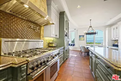 10940 Terryview Dr, Studio City, CA 91604 - Photo 17