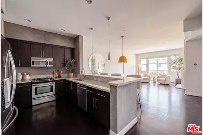 10878 Bloomfield St #406, Toluca Lake, CA 91602 - Photo 3