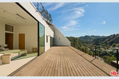 3699 Alta Mesa Dr, Studio City, CA 91604 - Photo 15
