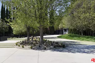 16401 Mulholland Dr, Los Angeles, CA 90049 - Photo 21