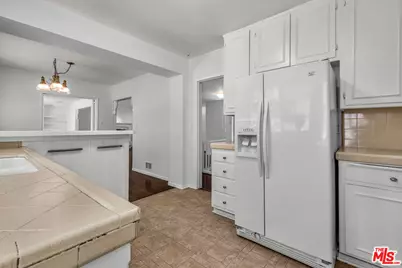 260 N Bundy Dr, Los Angeles, CA 90049 - Photo 23