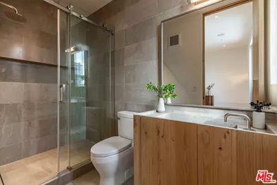 1307 N Doheny Dr, Los Angeles, CA 90069 - Photo 17