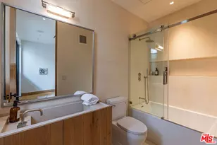 1307 N Doheny Dr, Los Angeles, CA 90069 - Photo 19