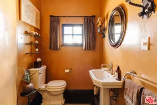 200 S Mansfield Ave, Los Angeles, CA 90036 - Photo 13
