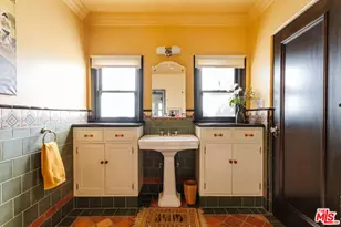 200 S Mansfield Ave, Los Angeles, CA 90036 - Photo 15