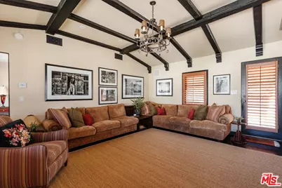 200 S Mansfield Ave, Los Angeles, CA 90036 - Photo 21