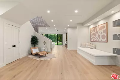 11746 La Maida St, Valley Village, CA 91607 - Photo 3