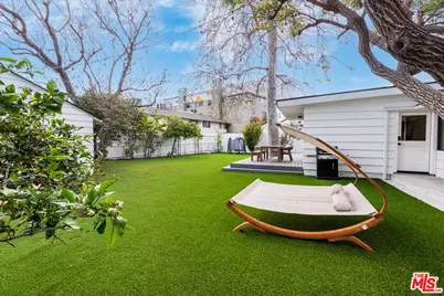 527 S Bentley Ave, Los Angeles, CA 90049 - Photo 45