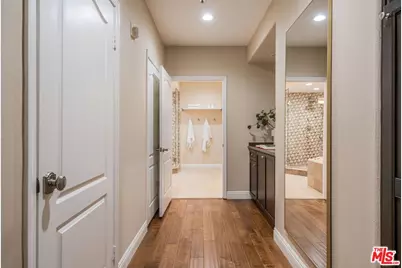 575 S Barrington Ave #107, Los Angeles, CA 90049 - Photo 15