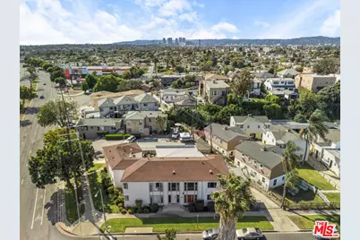 1655 Carmona Ave, Los Angeles, CA 90019 - Photo 17