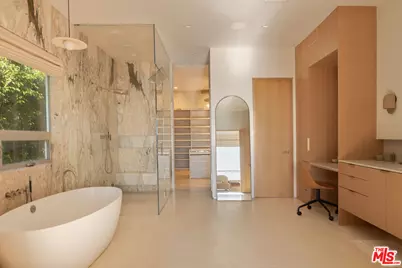 1557 Tower Grove Dr, Beverly Hills, CA 90210 - Photo 19