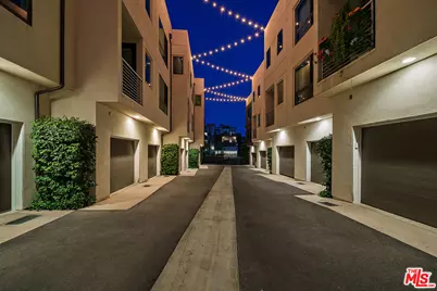 2111 N Cahuenga Blvd #1, Los Angeles, CA 90068 - Photo 47