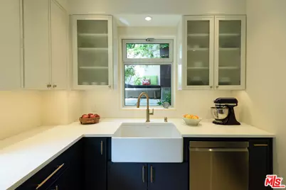 4132 Empis St, Woodland Hills, CA 91364 - Photo 17