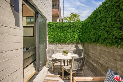 917 Hilldale Ave, West Hollywood, CA 90069 - Photo 3