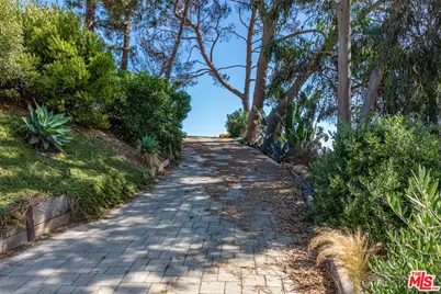 22105 Carbon Mesa Rd, Malibu, CA 90265 - Photo 9