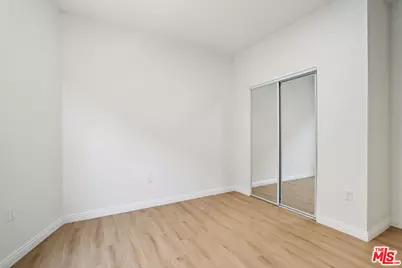 227 W 41st St, Los Angeles, CA 90037 - Photo 19
