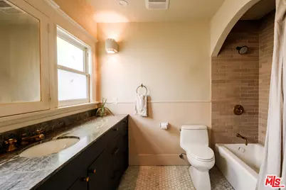 2510 10th Ave, Los Angeles, CA 90018 - Photo 37