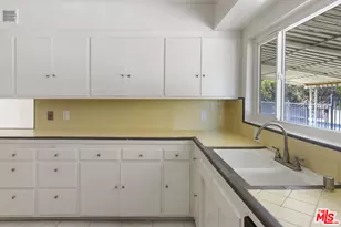 15508 Royal Ridge Rd, Sherman Oaks, CA 91403 - Photo 13