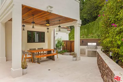 2468 Coldwater Canyon Dr, Beverly Hills, CA 90210 - Photo 23