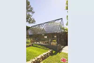 216 Notteargenta Rd, Pacific Palisades, CA 90272 - Photo 49