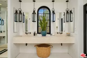 7939 Hillside Ave, Los Angeles, CA 90046 - Photo 13
