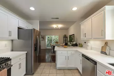 15721 Cobalt St #102, Sylmar, CA 91342 - Photo 21