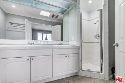 831 S Gretna Green Way #302, Los Angeles, CA 90049 - Photo 11