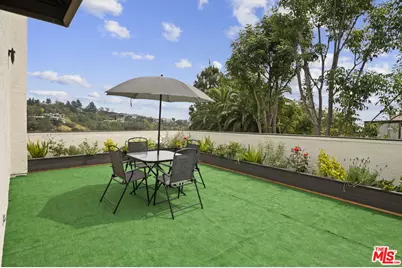 1052 N Kenter Ave, Los Angeles, CA 90049 - Photo 17