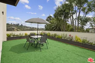 1052 N Kenter Ave, Los Angeles, CA 90049 - Photo 17