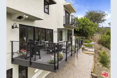 1052 N Kenter Ave, Los Angeles, CA 90049 - Photo 25