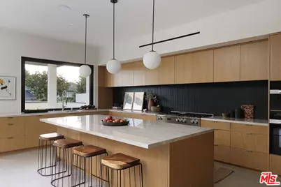 5208 Sanchez Dr, Los Angeles, CA 90008 - Photo 17