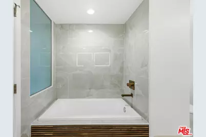 13700 Marina Pointe Dr #511, Marina del Rey, CA 90292 - Photo 17