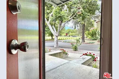 10683 Valleyheart Dr, Studio City, CA 91604 - Photo 3