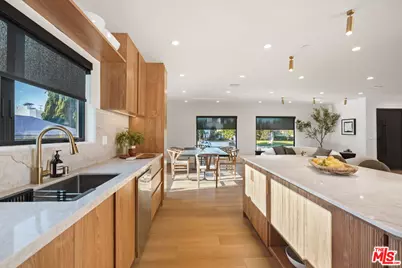 11642 Hartsook St, Valley Village, CA 91601 - Photo 17