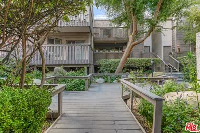 18316 Hatteras St #21, Tarzana, CA 91356 - Photo 15