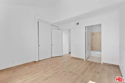 6323 Reseda Blvd #6, Tarzana, CA 91335 - Photo 15