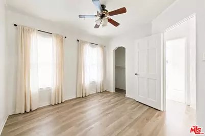 3427 S Bronson Ave, Los Angeles, CA 90018 - Photo 3