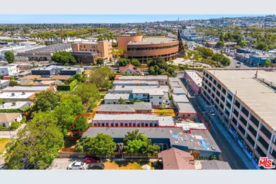 3427 S Bronson Ave, Los Angeles, CA 90018 - Photo 17