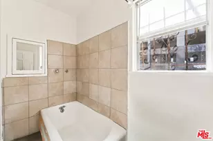 3427 S Bronson Ave, Los Angeles, CA 90018 - Photo 9