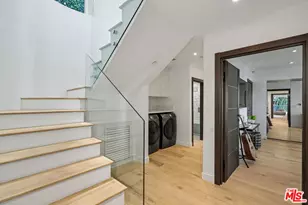 7944 Fareholm Dr, Los Angeles, CA 90046 - Photo 17