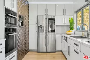 7944 Fareholm Dr, Los Angeles, CA 90046 - Photo 13