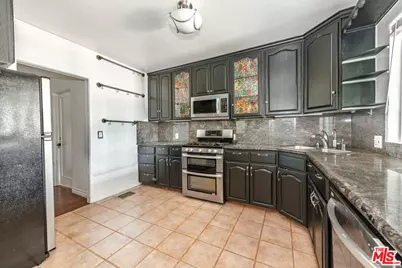 2008 S Bedford St, Los Angeles, CA 90034 - Photo 9