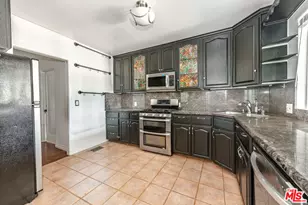 2008 S Bedford St, Los Angeles, CA 90034 - Photo 9