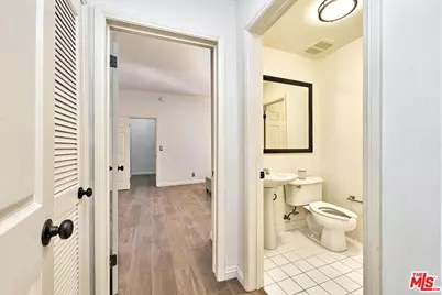 420 S Barrington Ave #102, Los Angeles, CA 90049 - Photo 21