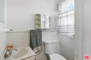 1123 W 52nd St, Los Angeles, CA 90037 - Photo 15
