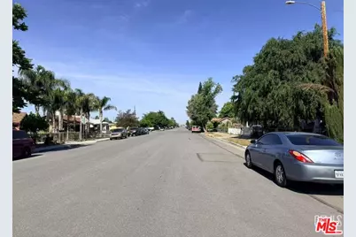 1222 E 18th St, Bakersfield, CA 93305 - Photo 5