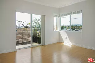 3061 W 12th Pl, Los Angeles, CA 90006 - Photo 21