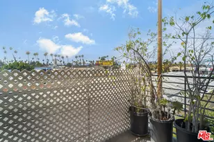 3061 W 12th Pl, Los Angeles, CA 90006 - Photo 25