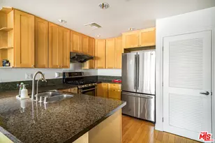 3061 W 12th Pl, Los Angeles, CA 90006 - Photo 13